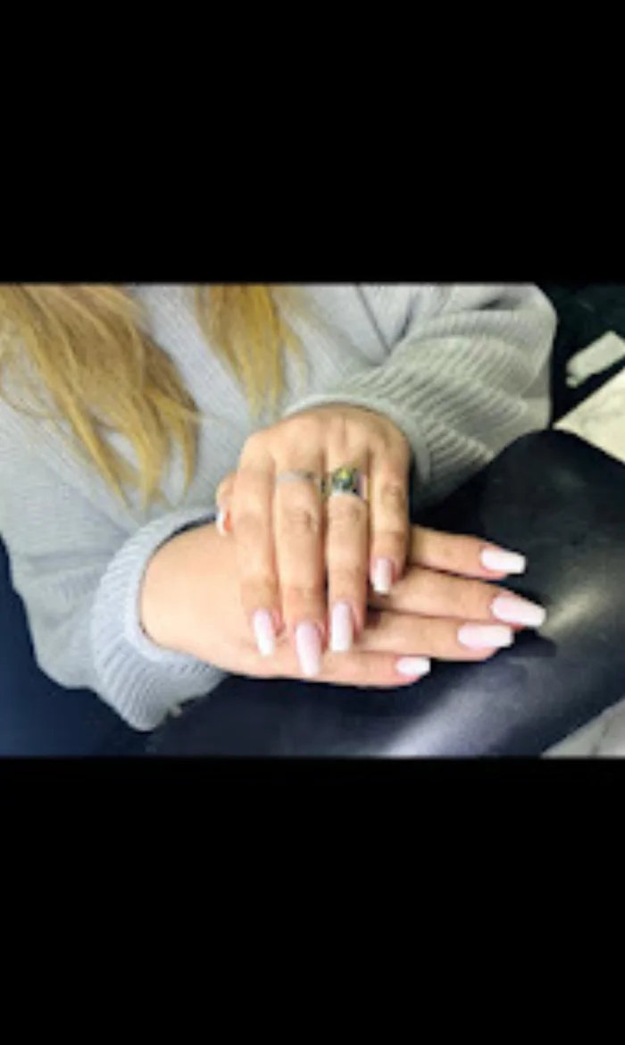 Ongles nude longs